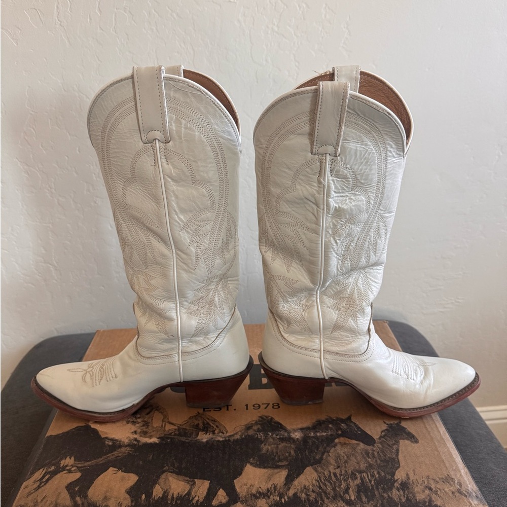 Idyllwind Cream Leather Heeled Boots - Picture 7 of 7